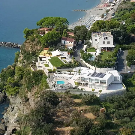 Capo Torre & Bed & Breakfast Albisola Superiore