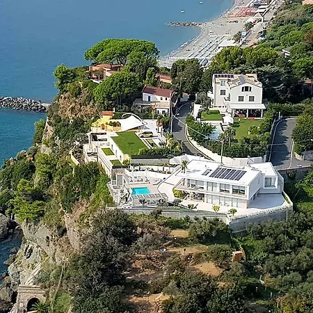 Capo Torre & 4*