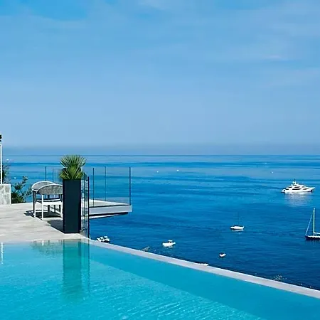 Couette-café Capo Torre & 4*
