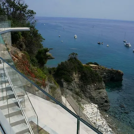 Capo Torre & Bed & Breakfast Albisola Superiore