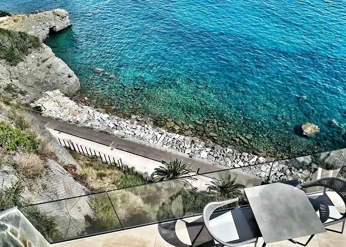 Oda ve Kahvaltı Capo Torre & Albisola Superiore